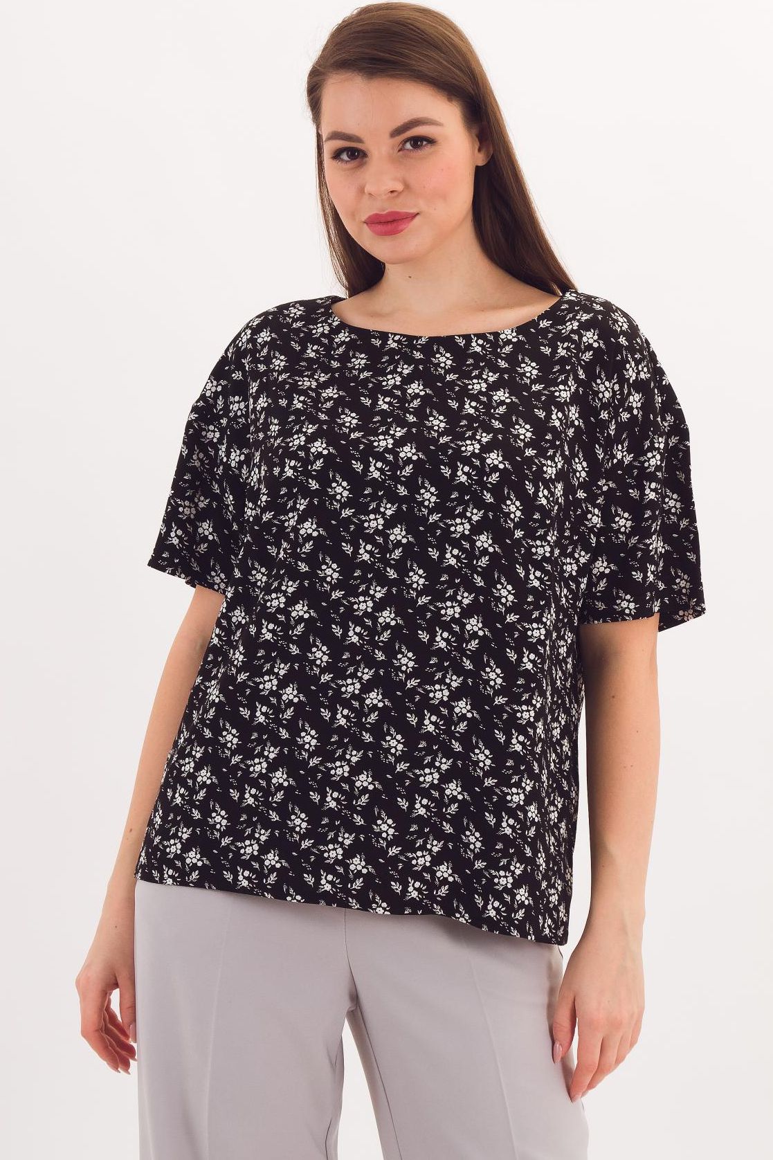 Блузка чёрная с цветочным принтом Braslava