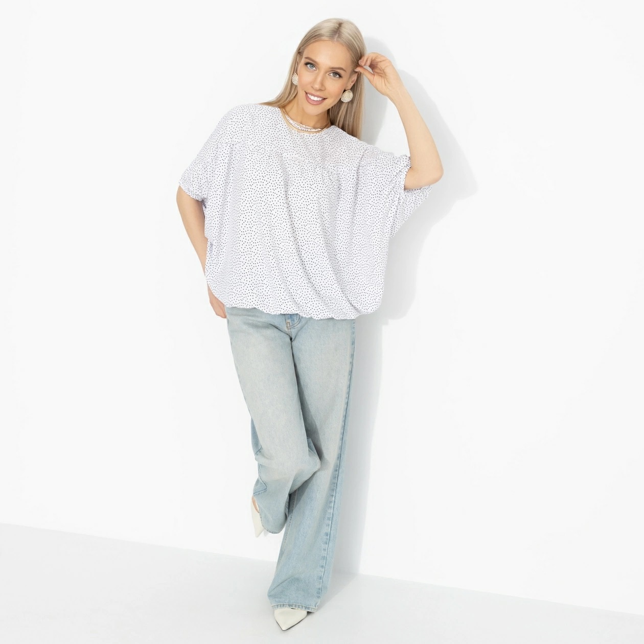 Блуза белая с мелкий горошек с акцентными рукавами Charutti(фото2)