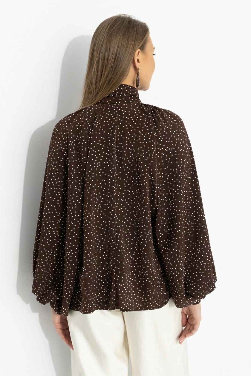 Блузка коричневая в горошек с бантом Charutti(фото6)