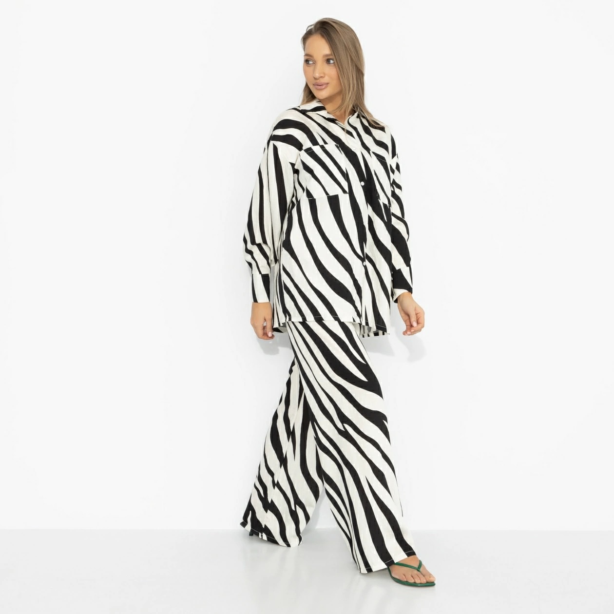 Костюм-двойка брючный с хищным принтом Charutti(фото6)