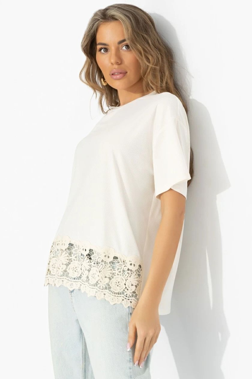 Футболка трикотажная бежевая с отделкой из кружева Charutti(фото7)