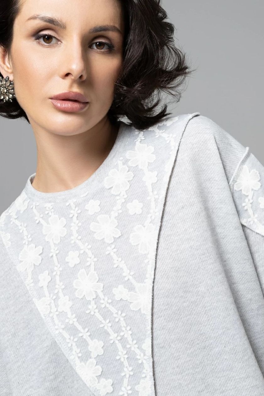 Футболка серая с кружевным декором Charutti(фото4)