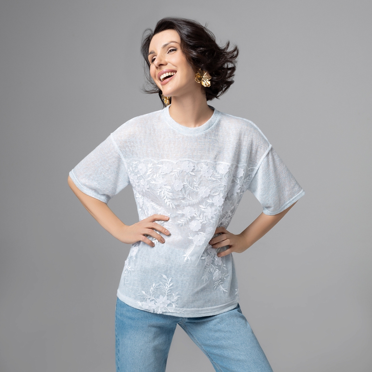 Футболка трикотажная голубая с объёмным декором Charutti(фото3)