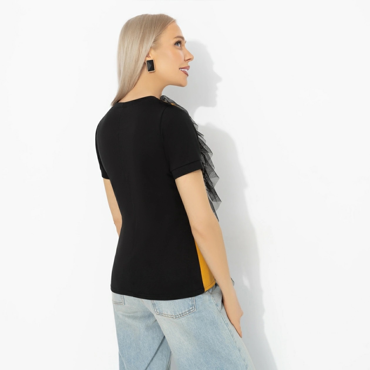 Футболка чёрная с объёмным декором Charutti(фото6)
