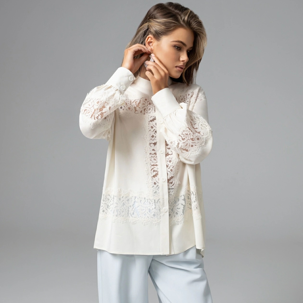 Рубашка белая с кружевом Charutti(фото8)