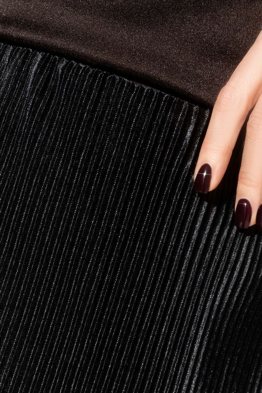 Юбки-макси чёрная из струящегося трикотажа гофре Charutti(фото6)