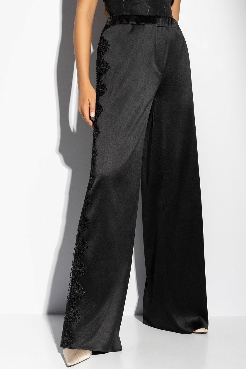 Брюки чёрные с кружевными лампасами Charutti(фото4)