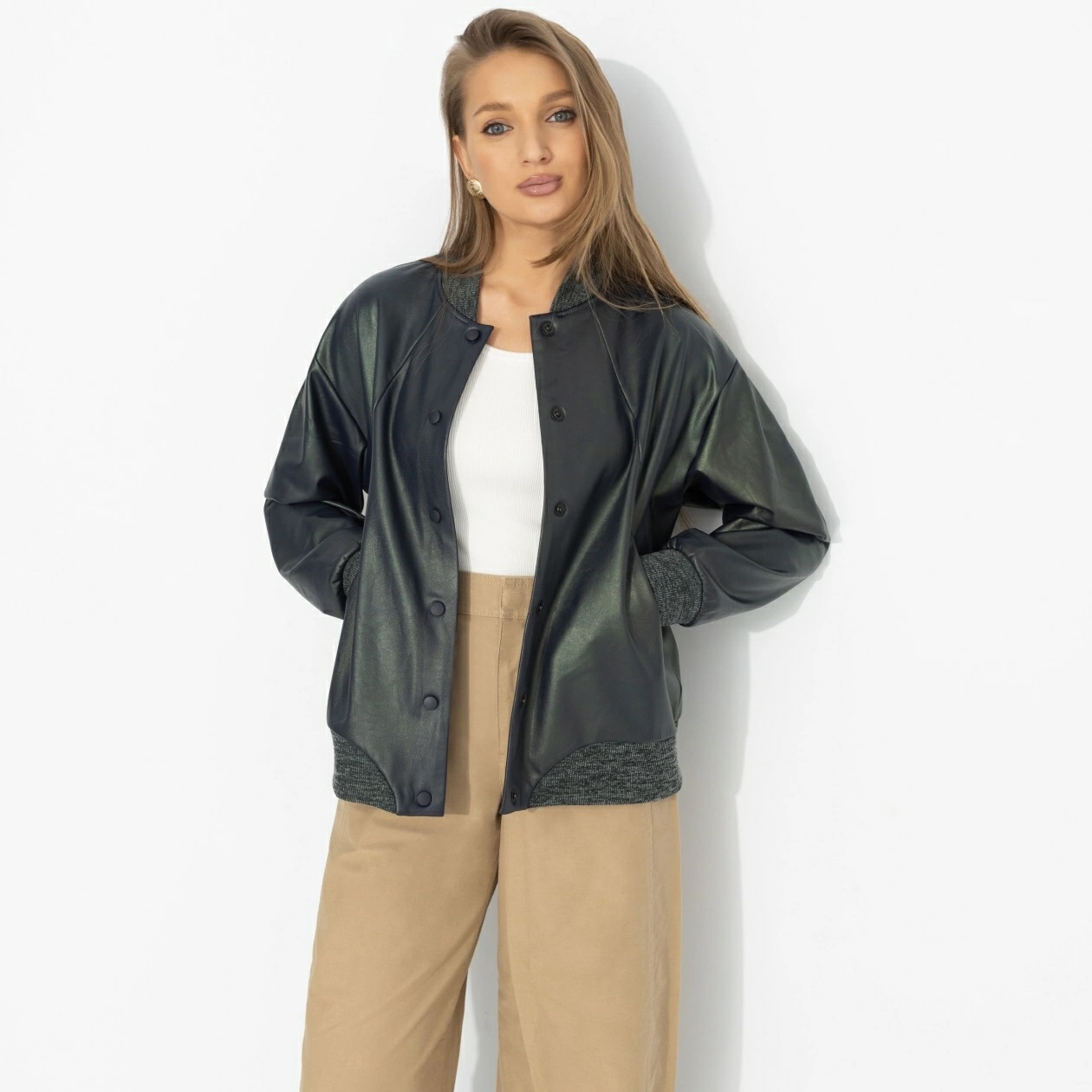 Бомбер зелёный из экокожи Charutti(фото6)