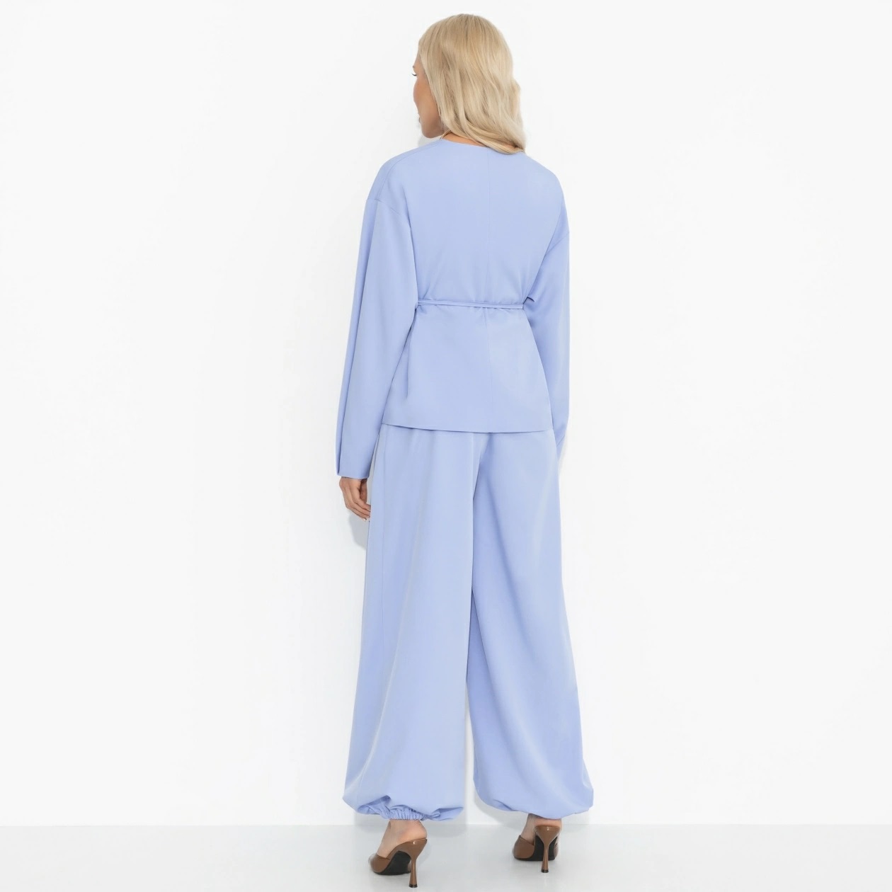 Костюм-двойка голубой с брюками Charutti(фото6)