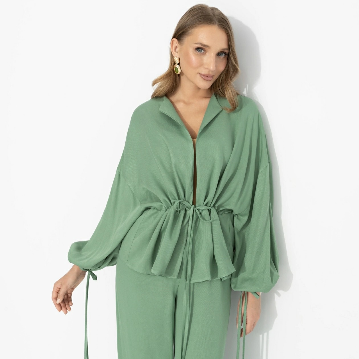 Костюм-двойка с брюками в зелёном цвете Charutti(фото3)