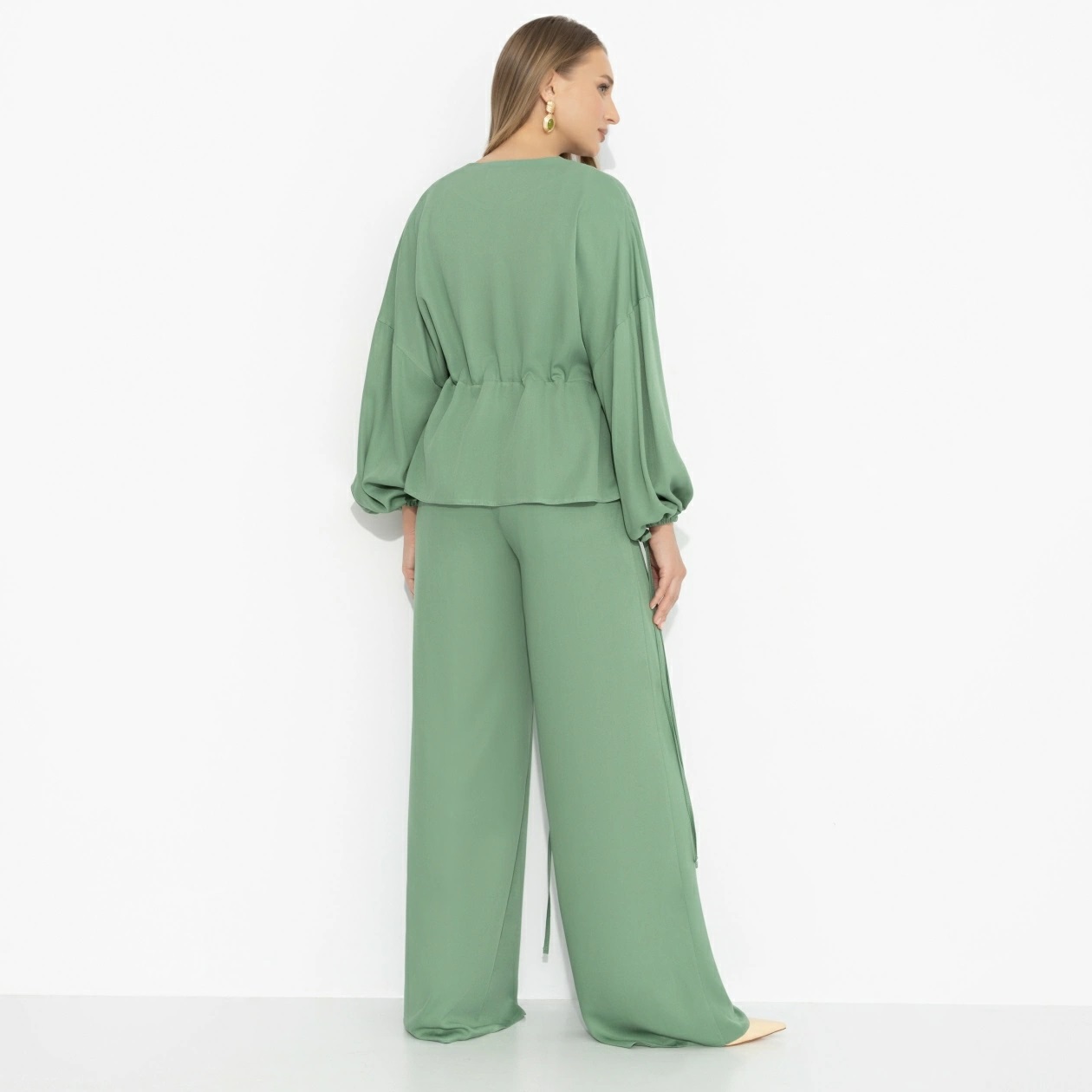 Костюм-двойка с брюками в зелёном цвете Charutti(фото6)