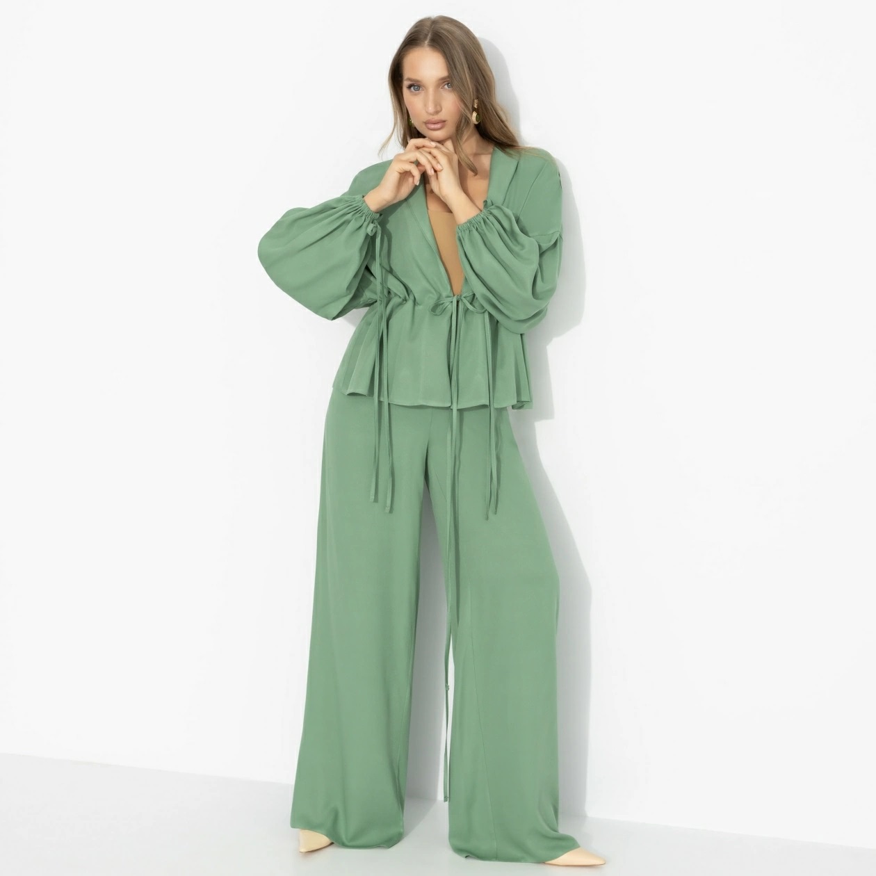 Костюм-двойка с брюками в зелёном цвете Charutti(фото7)