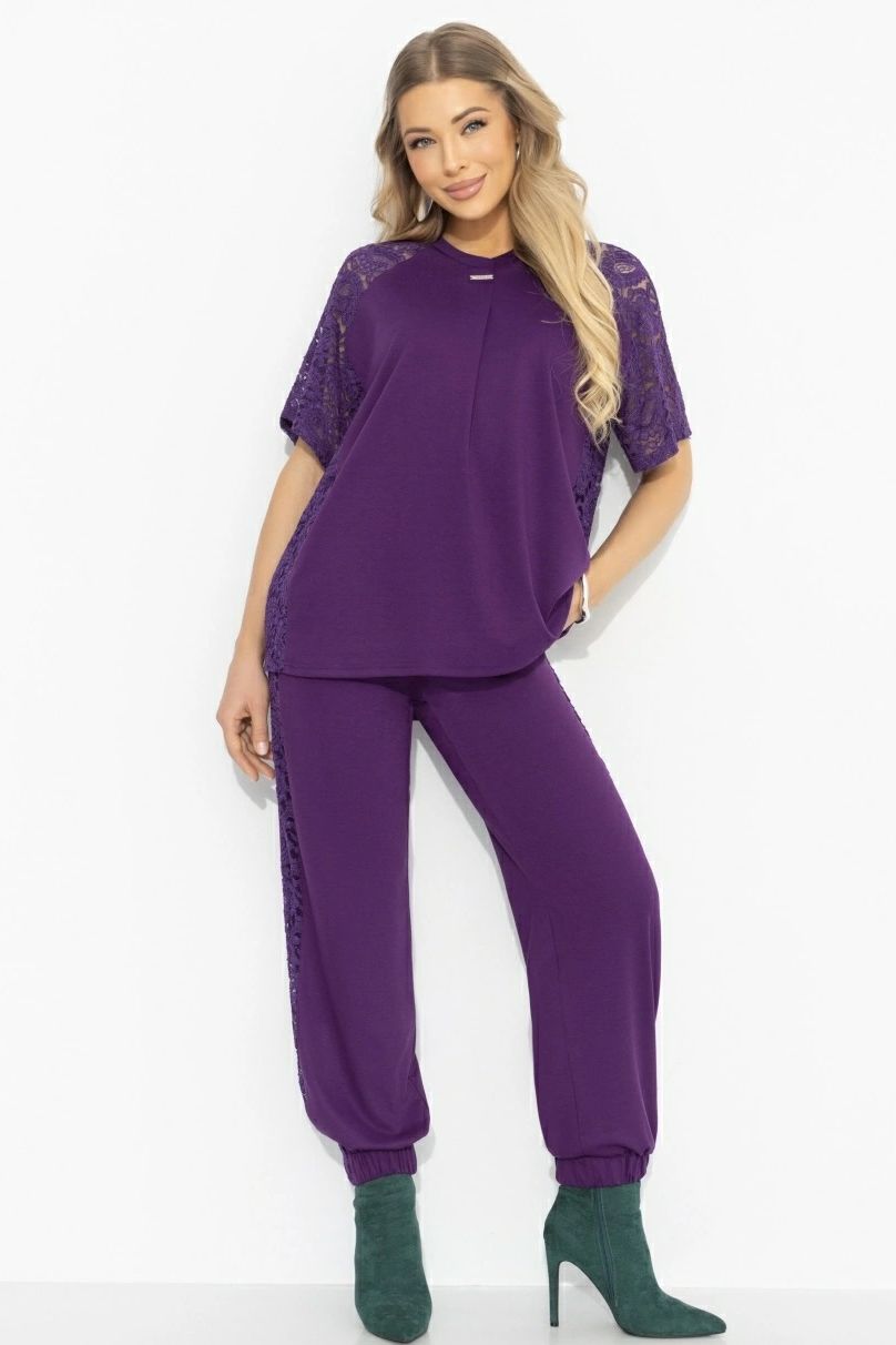 Костюм брючный трикотажный фиолетовый с кружевом Charutti