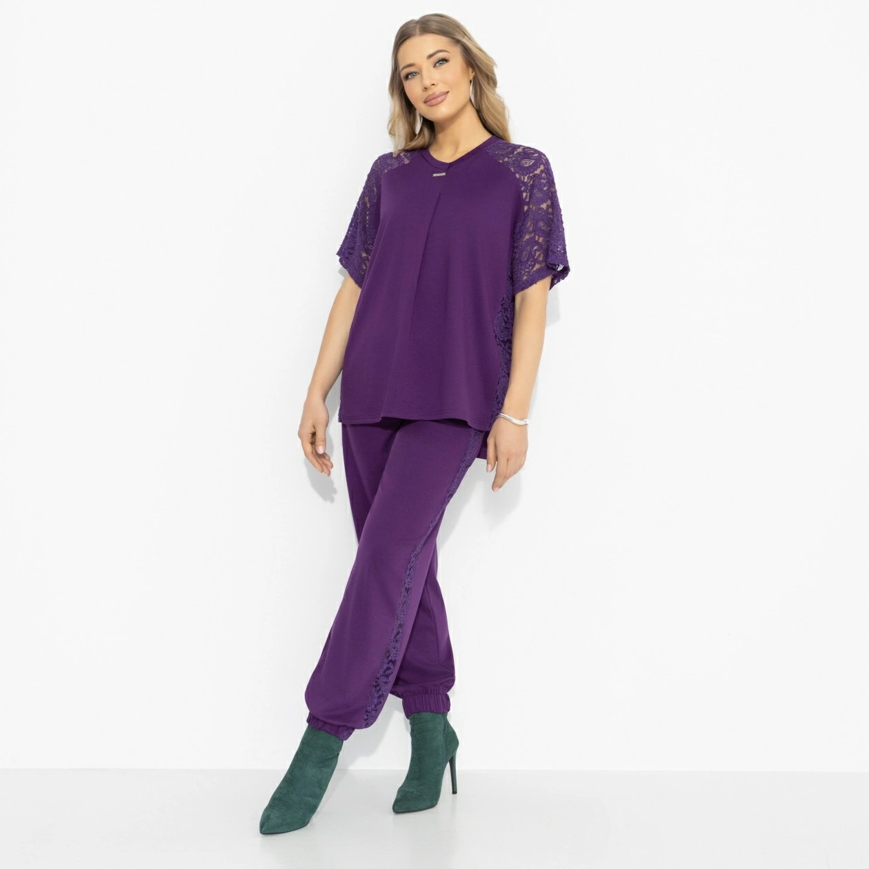 Костюм брючный трикотажный фиолетовый с кружевом Charutti(фото7)