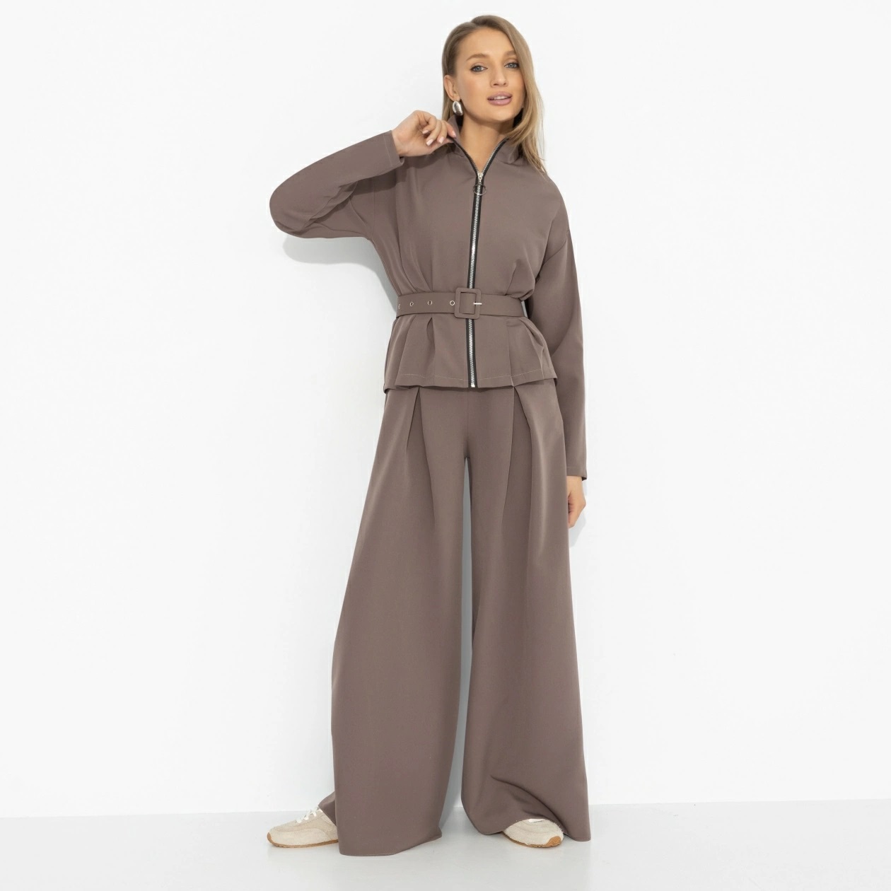 Костюм брючный коричневый спорт-шик Charutti(фото2)