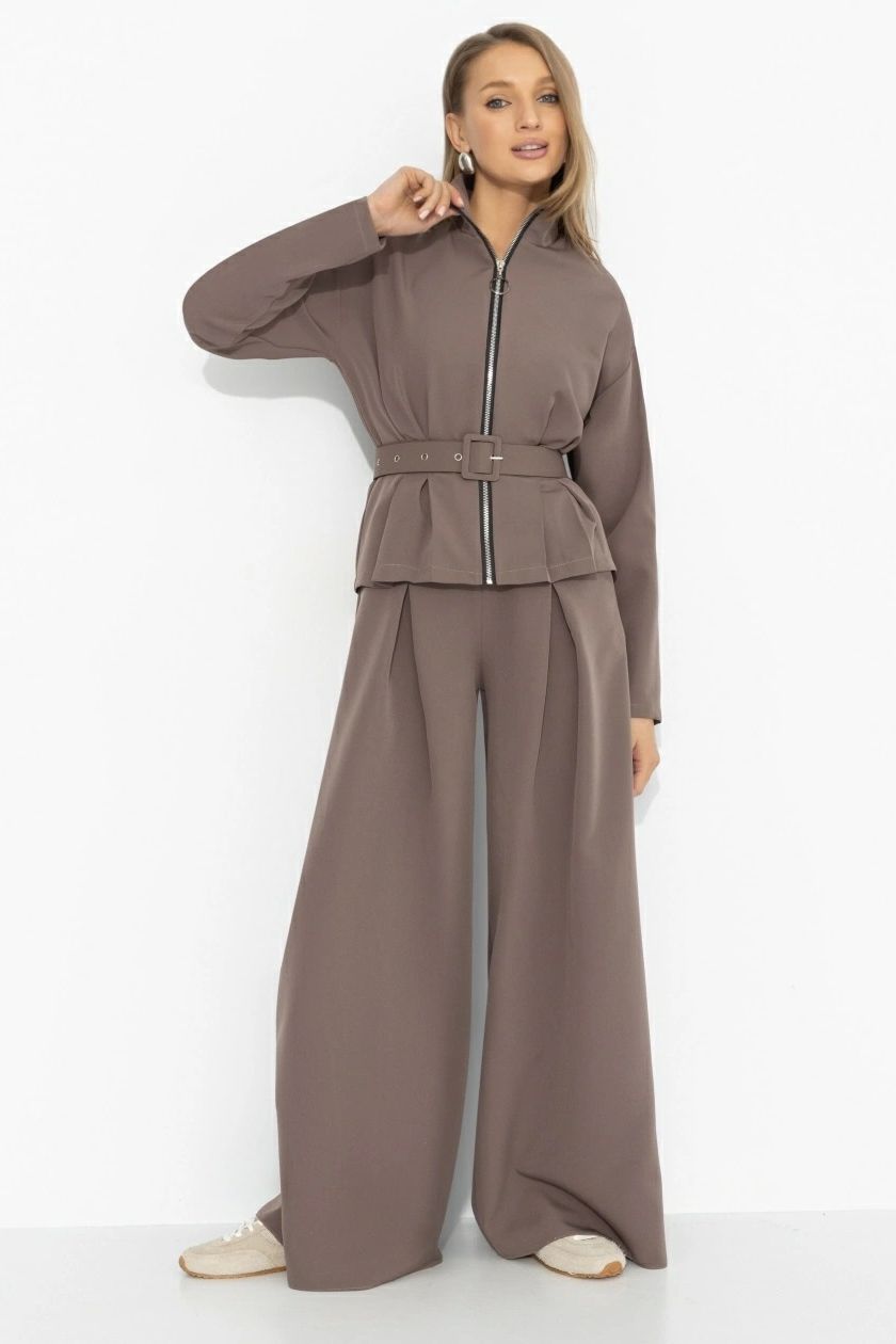 Костюм брючный коричневый спорт-шик Charutti