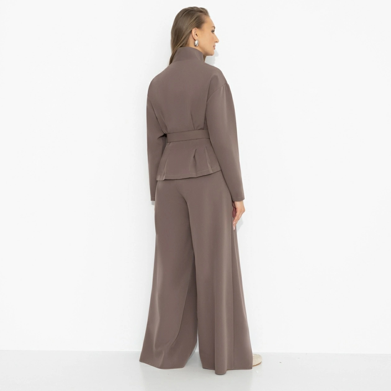 Костюм брючный коричневый спорт-шик Charutti(фото8)