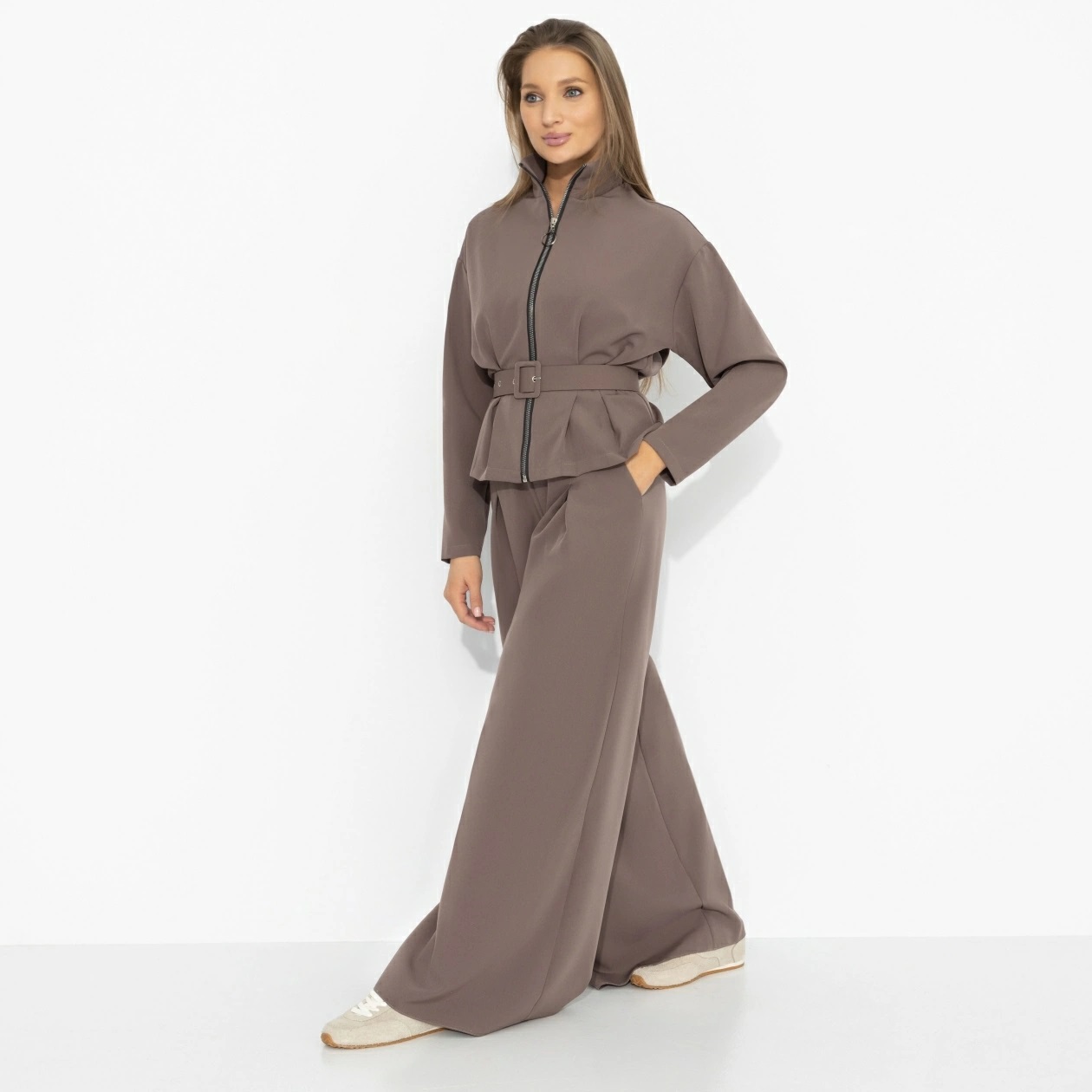 Костюм брючный коричневый спорт-шик Charutti(фото4)