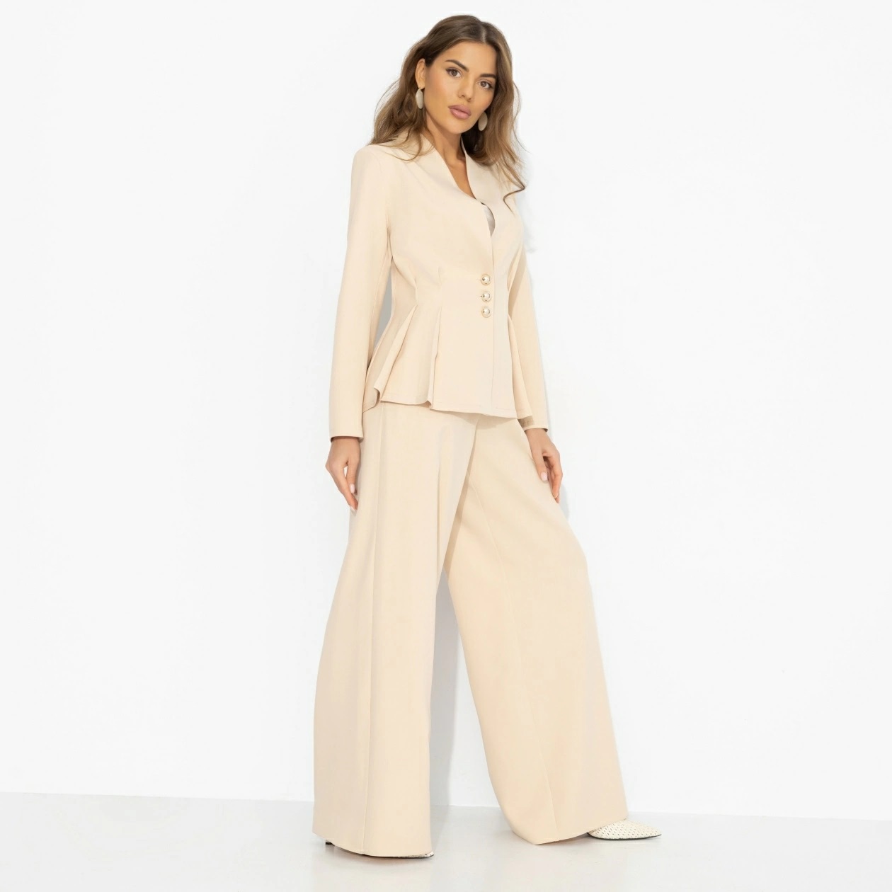 Костюм-двойка бежевый с брюками Charutti(фото4)