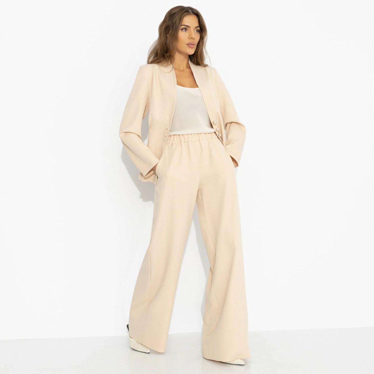 Костюм-двойка бежевый с брюками Charutti(фото6)