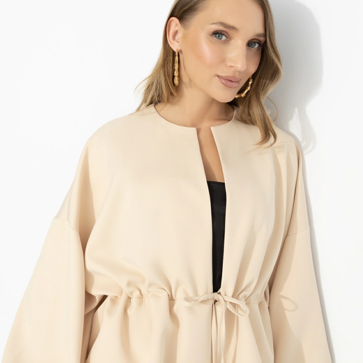 Костюм-двойка с брюками в бежевом цвете Charutti(фото3)