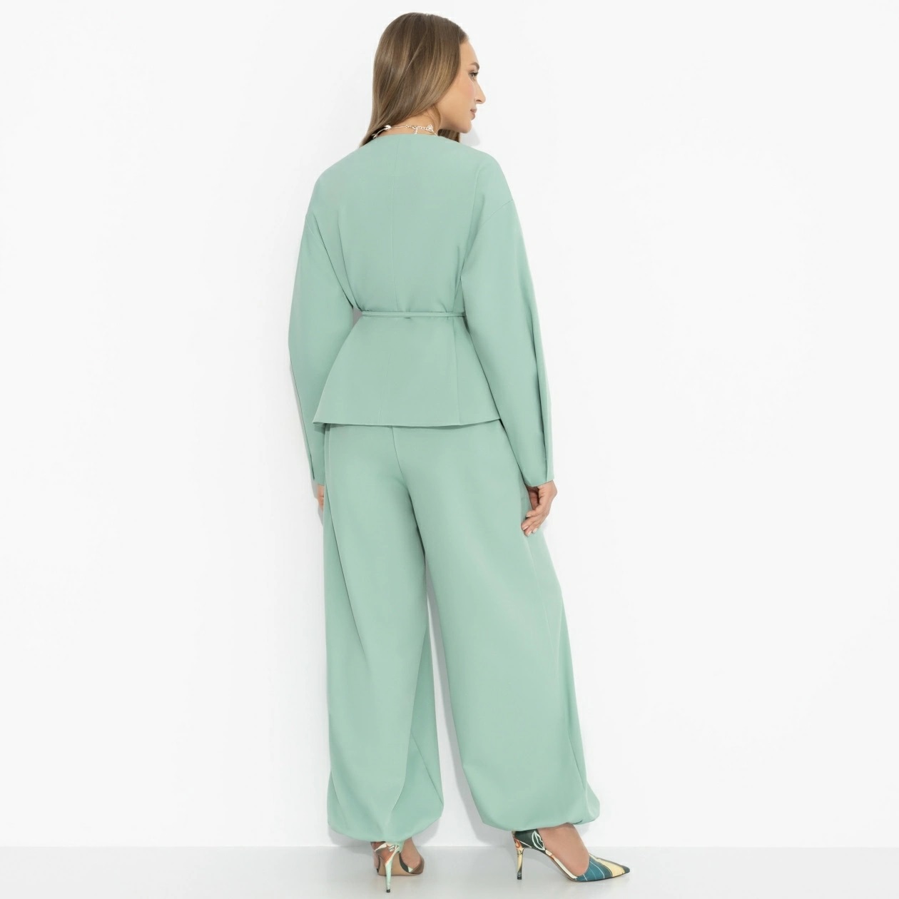 Костюм-двойка мятного цвета с брюками Charutti(фото6)