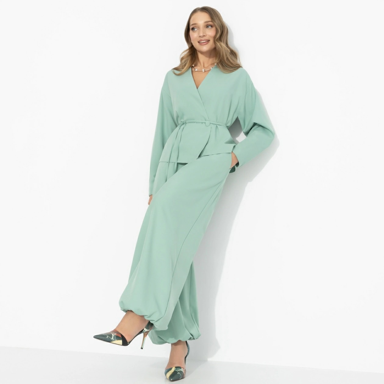 Костюм-двойка мятного цвета с брюками Charutti(фото4)