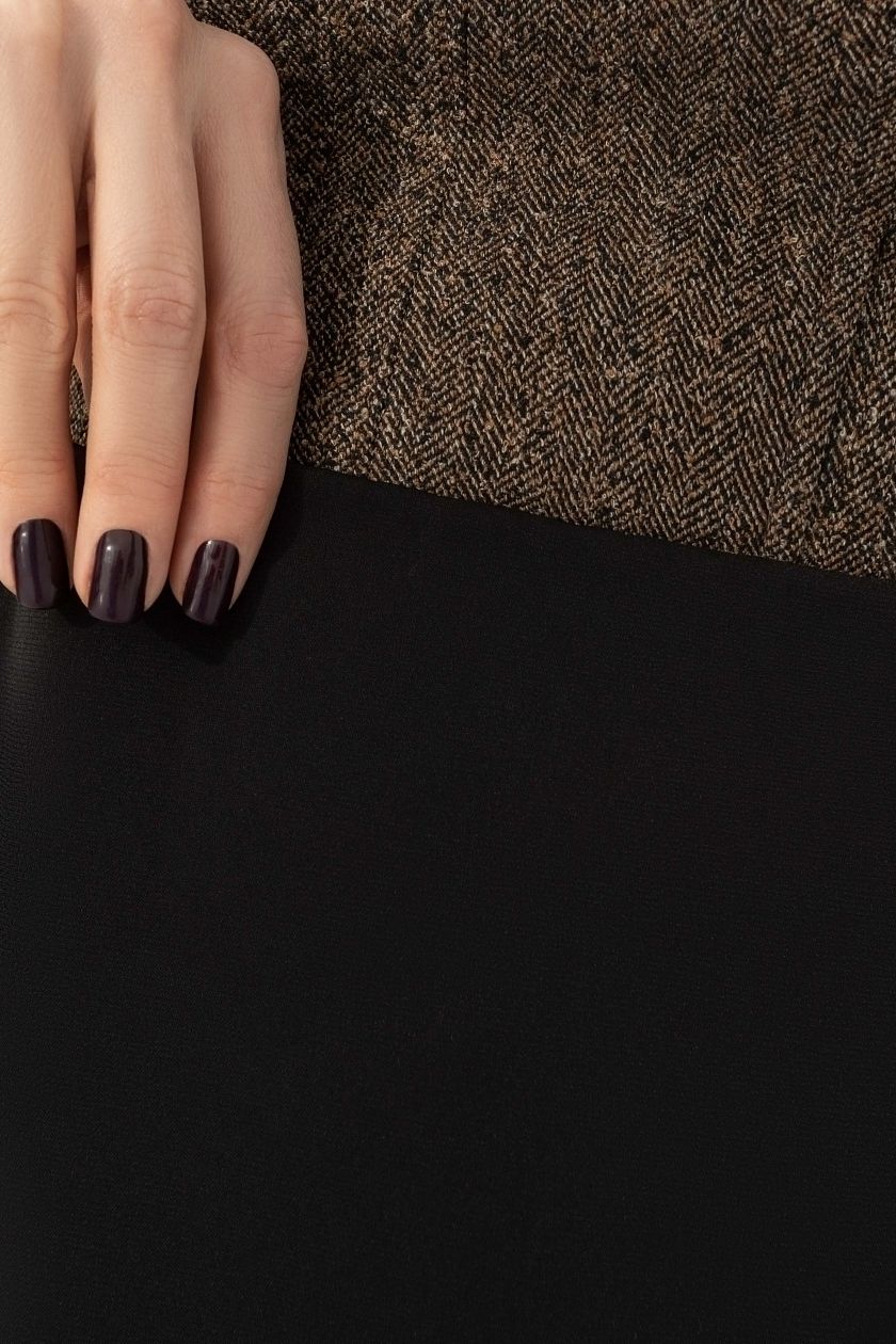 Костюм-двойка с юбкой в чёрном цвете Charutti(фото7)