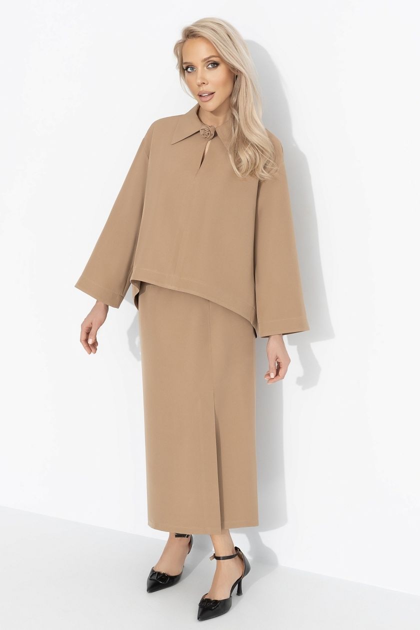 Костюм бежевый с юбкой и со съёмной розой Charutti(фото4)