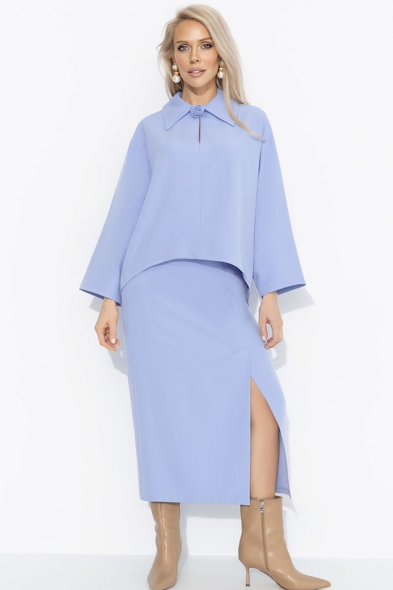 Костюм голубой с юбкой и со съёмной розой Charutti
