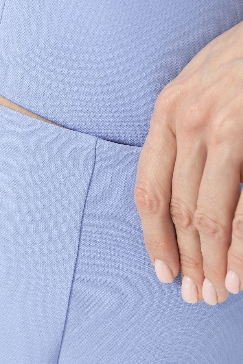 Костюм голубой с юбкой и со съёмной розой Charutti(фото6)