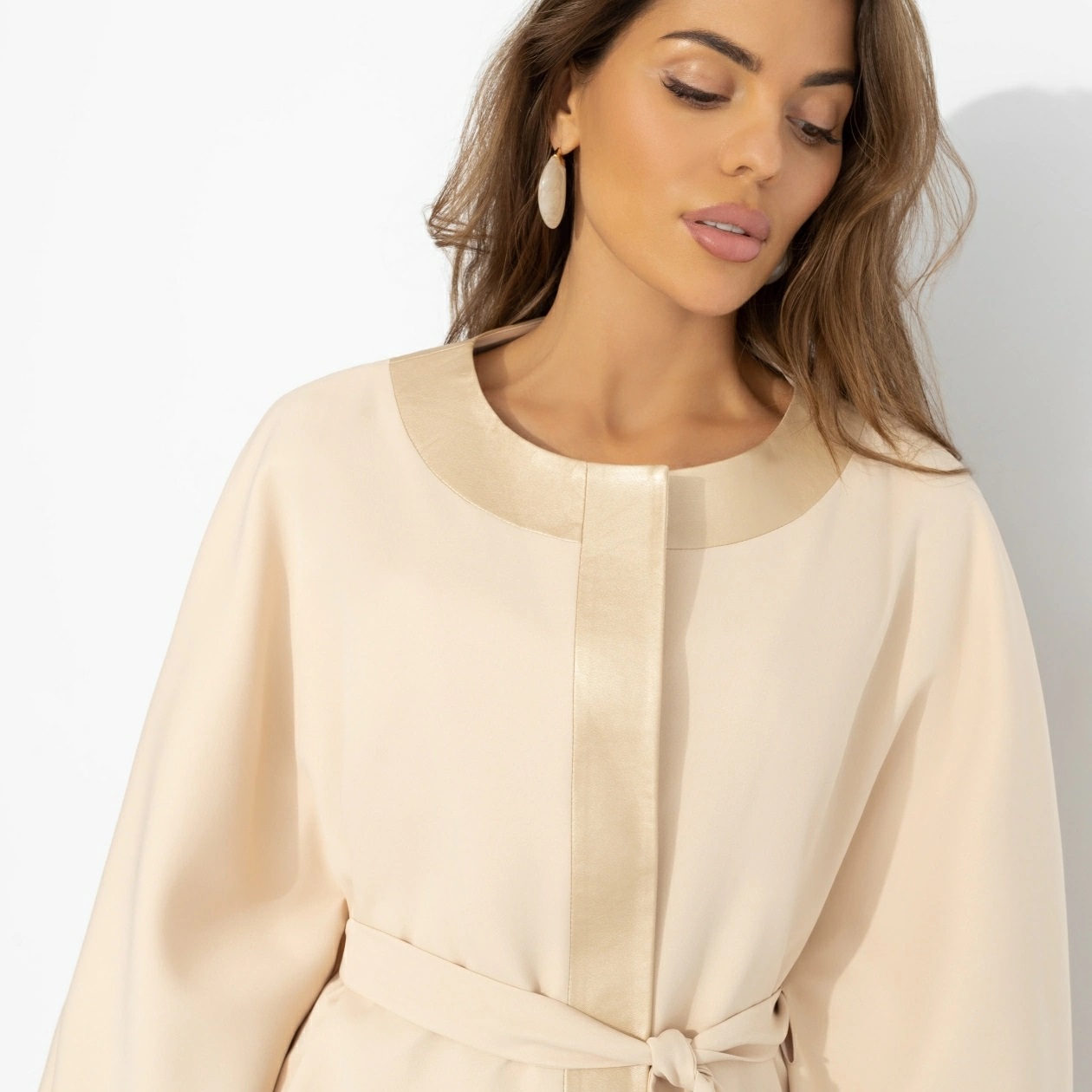 Жакет‑кейп бежевый на подкладе Charutti(фото4)