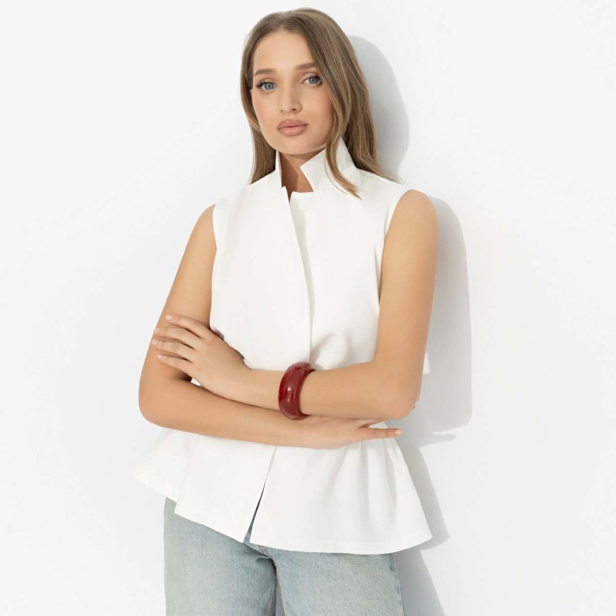 Жилет белый приталенный на резинке Charutti(фото7)