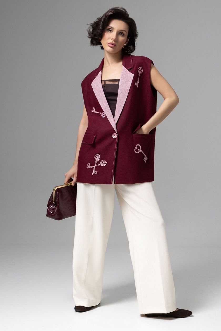 Жилет бордовый с акцентной вышивкой Charutti(фото2)