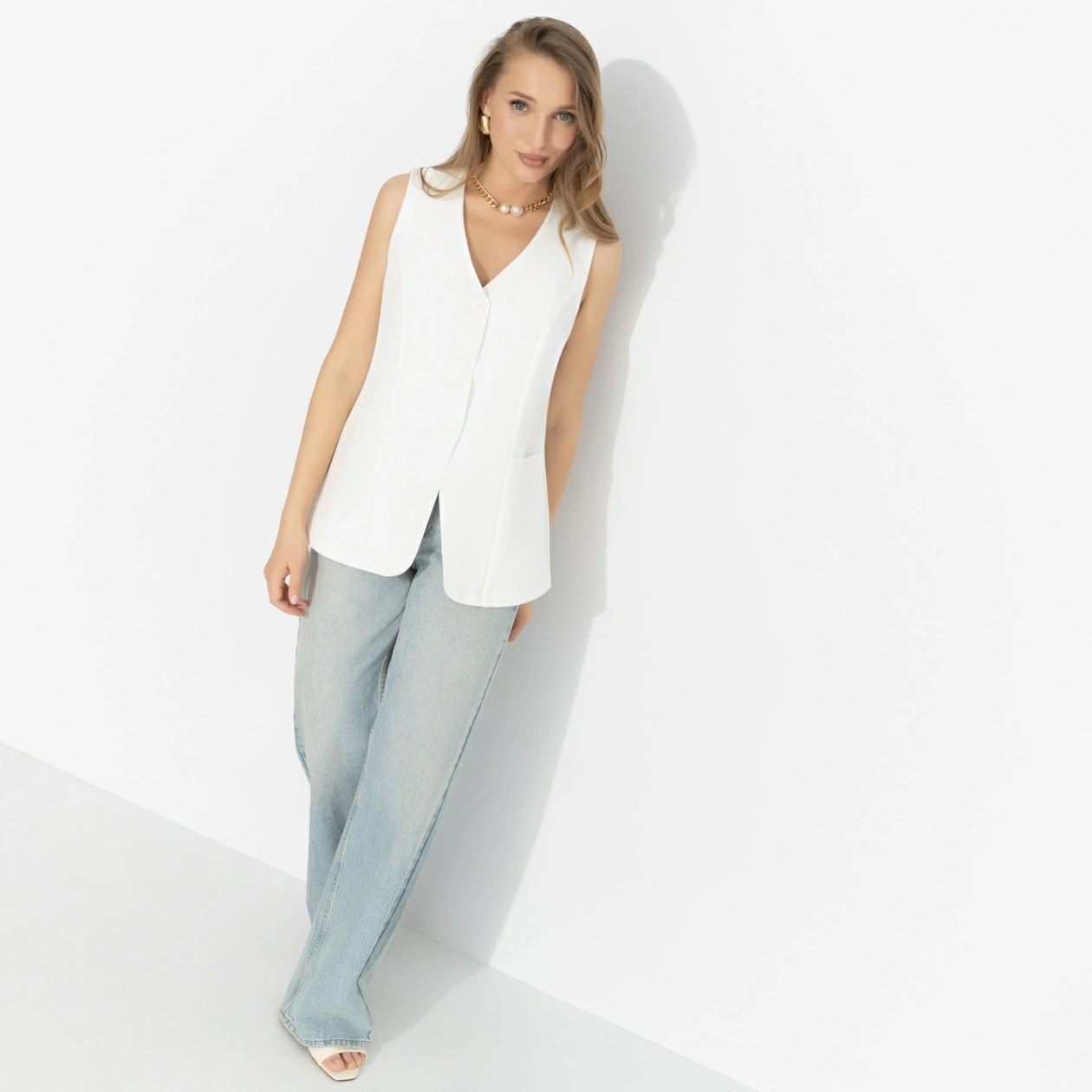 Жилет белый с карманами Charutti(фото2)