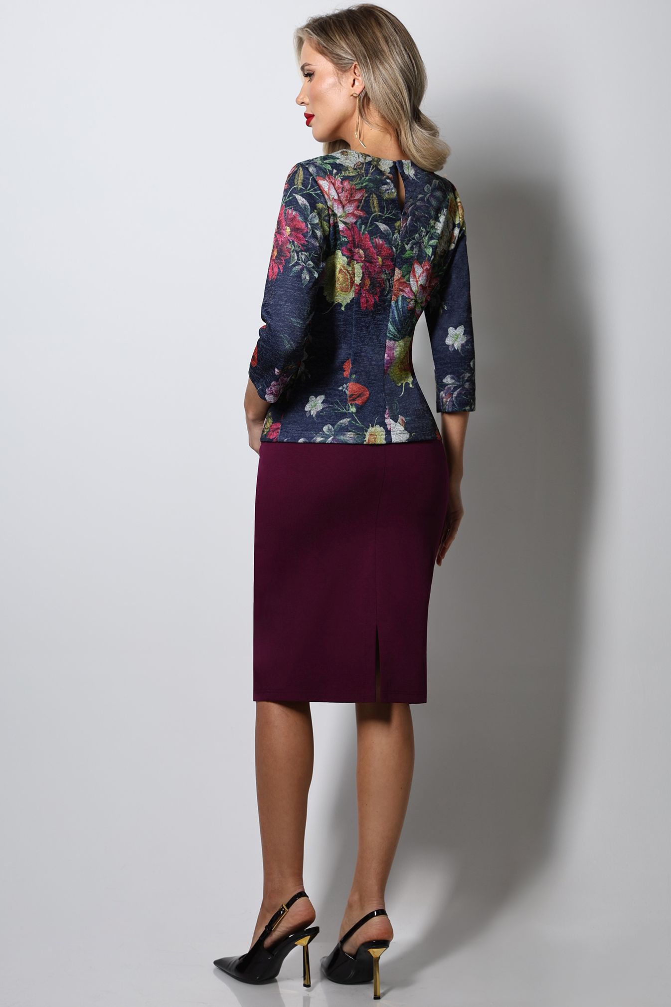 Костюм трикотажный с юбкой Ключевое событие, стиль SelenaSonata(фото6)