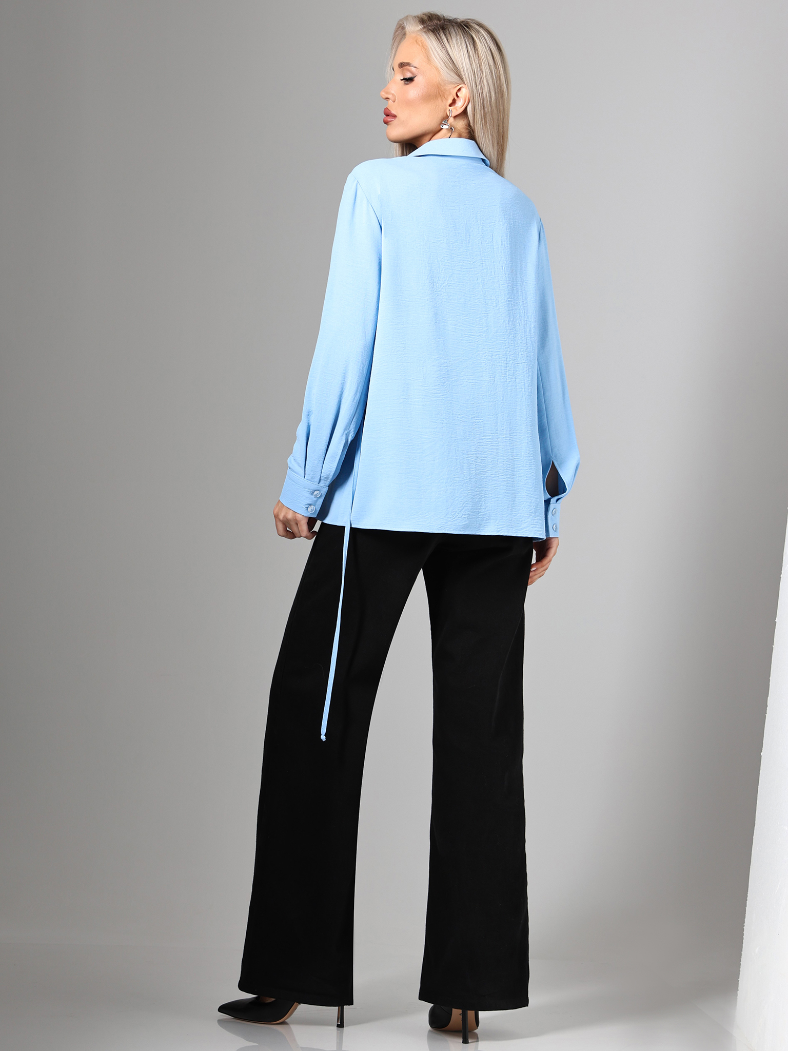 Блузка голубая офисная с оригинальной сборкой Люсинда, блю SelenaSonata(фото6)