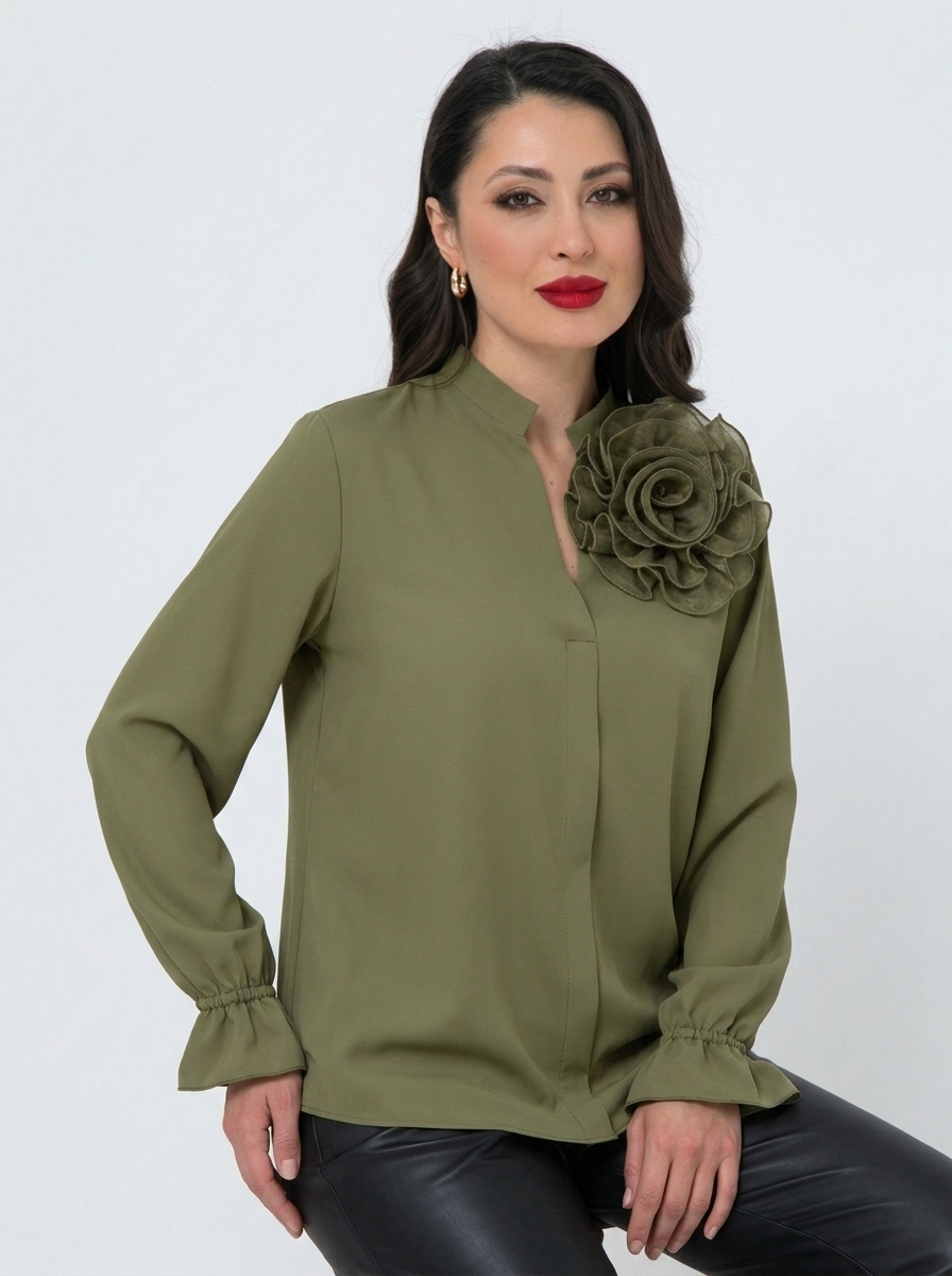 Блузка в цвете хаки с цветком из органзы Diolche(фото5)