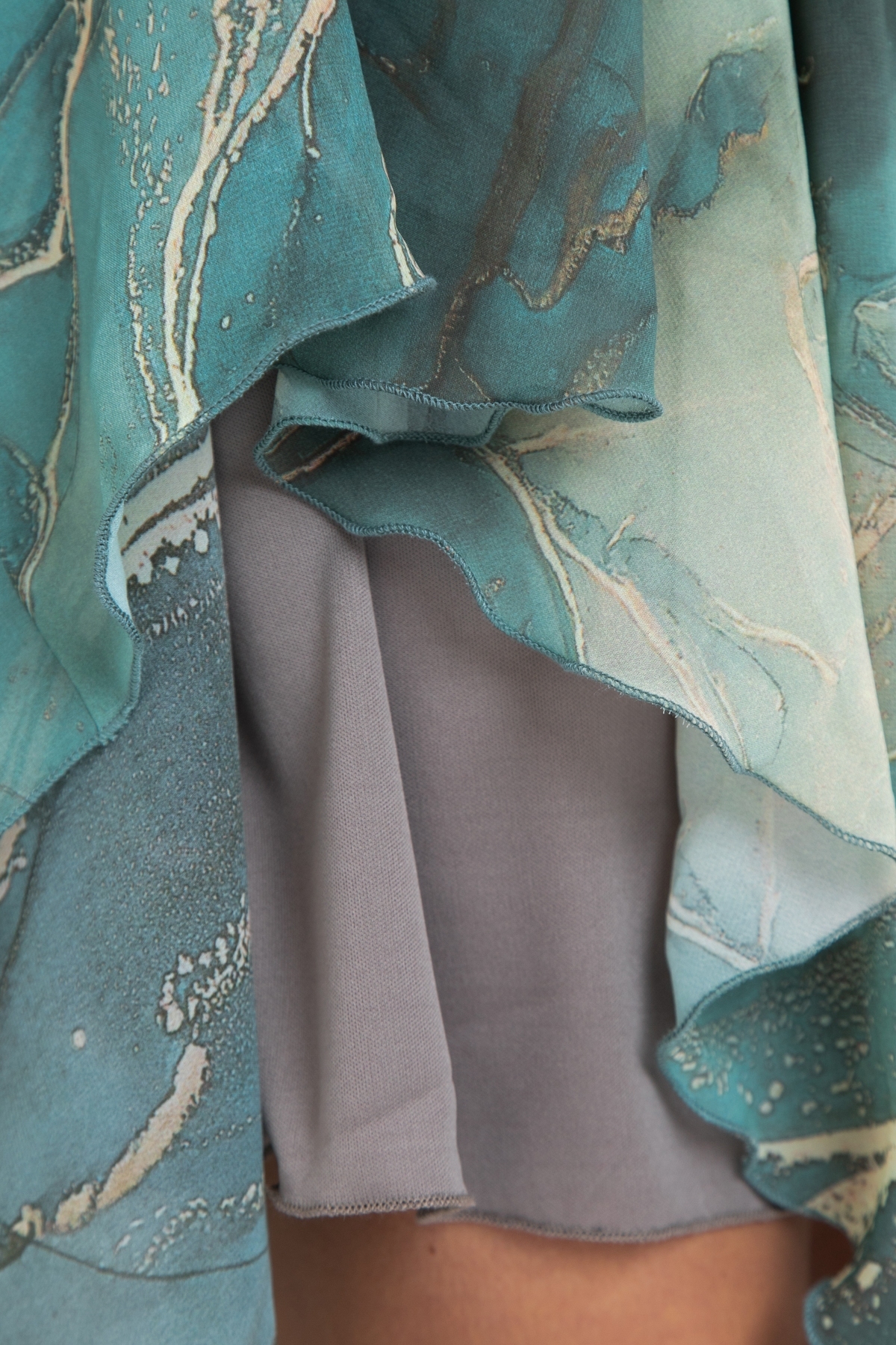 Платье шифоновое зелёное с принтом Diolche(фото6)