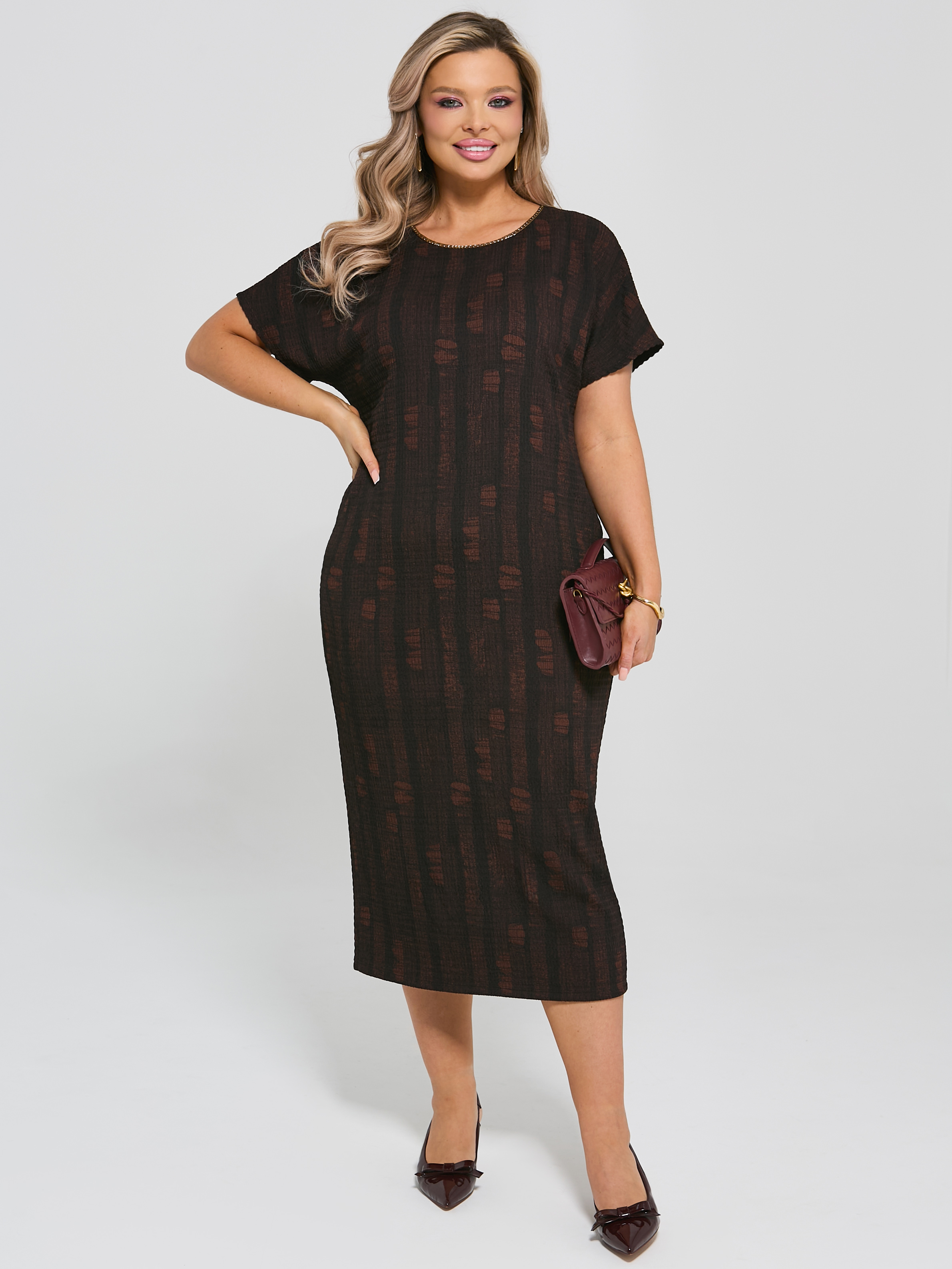 Платье-футляр коричневое из трикотажа гофре Dora(фото4)