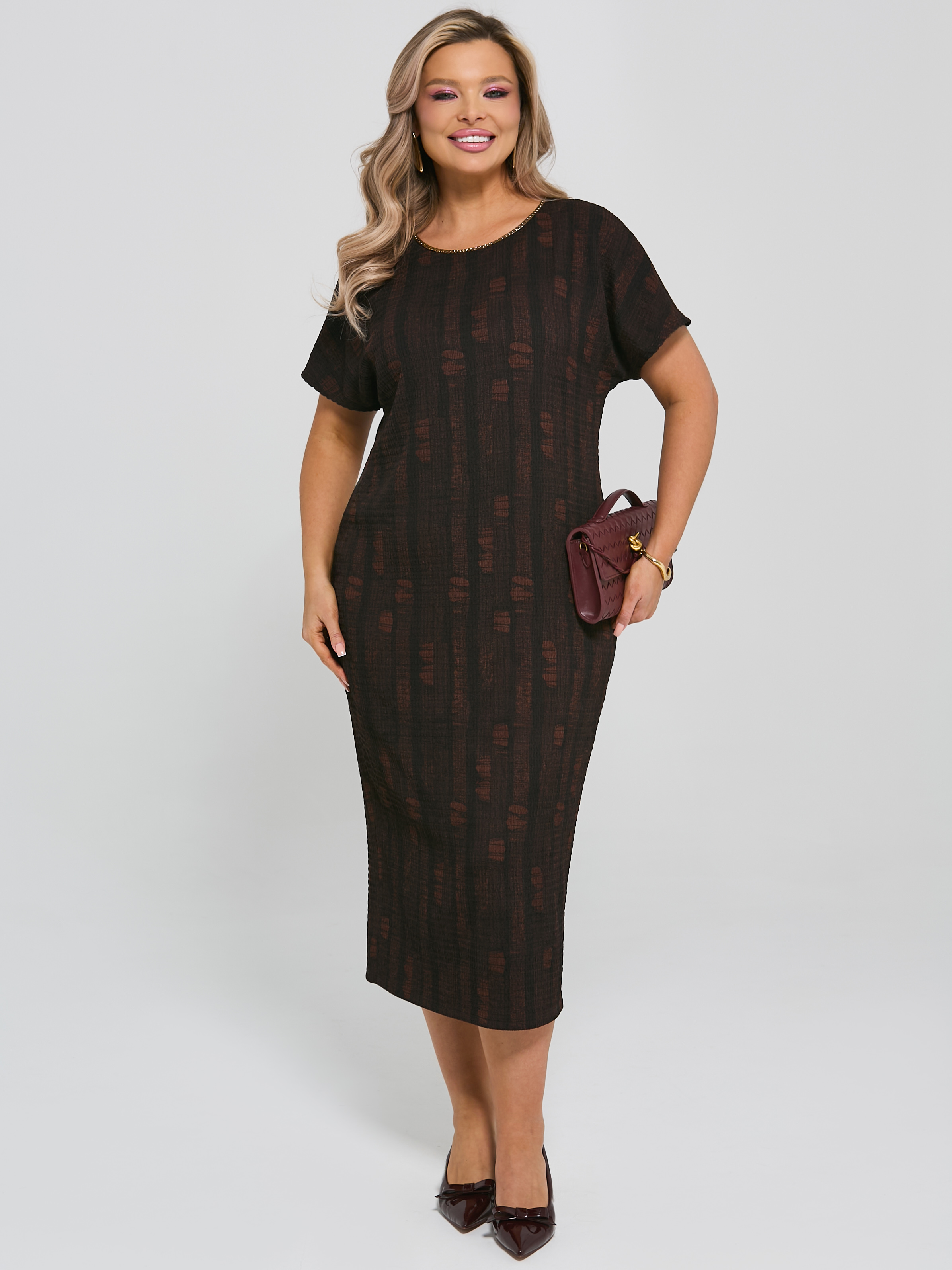 Платье-футляр коричневое из трикотажа гофре Dora(фото2)