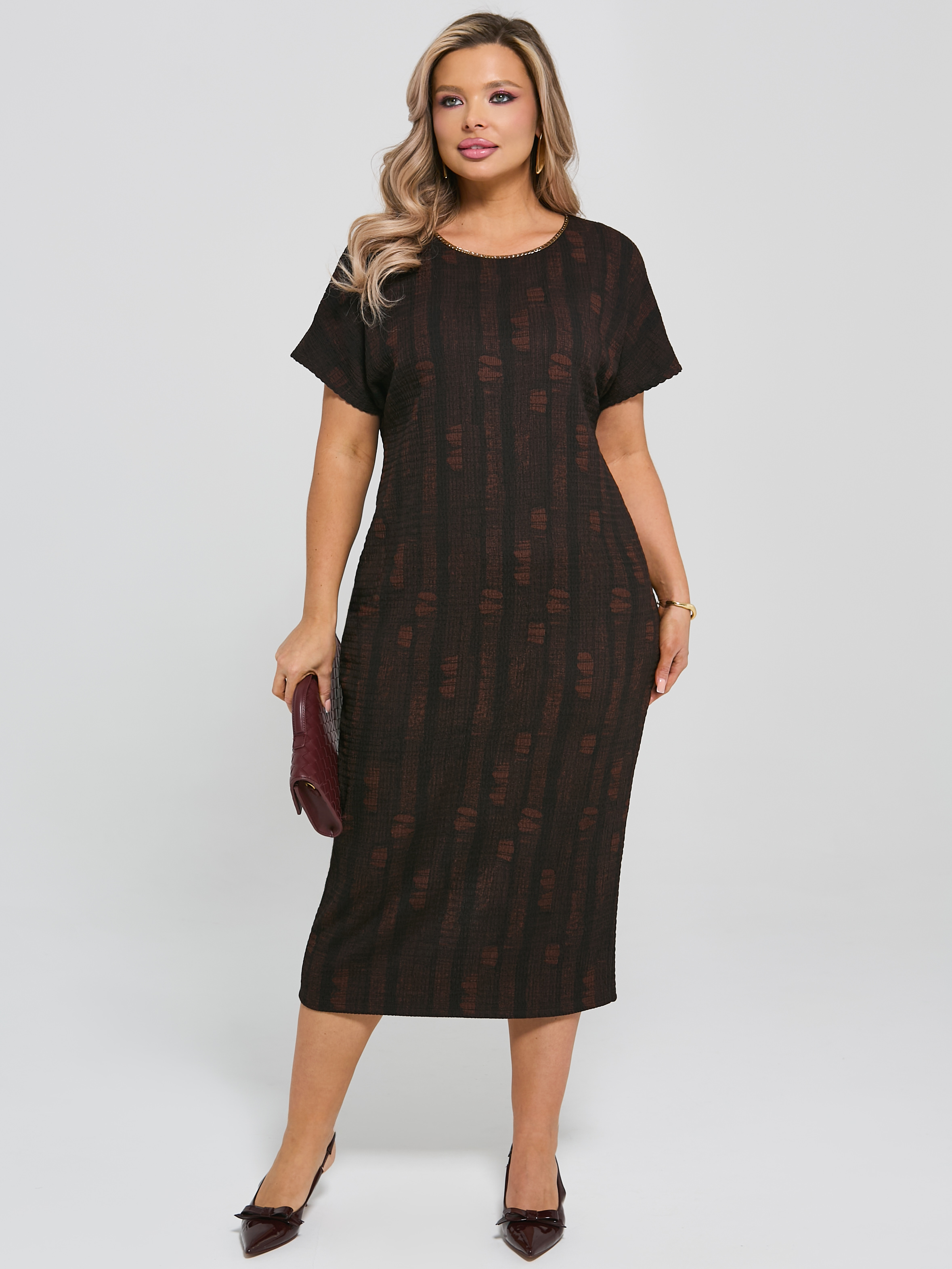 Платье-футляр коричневое из трикотажа гофре Dora(фото6)