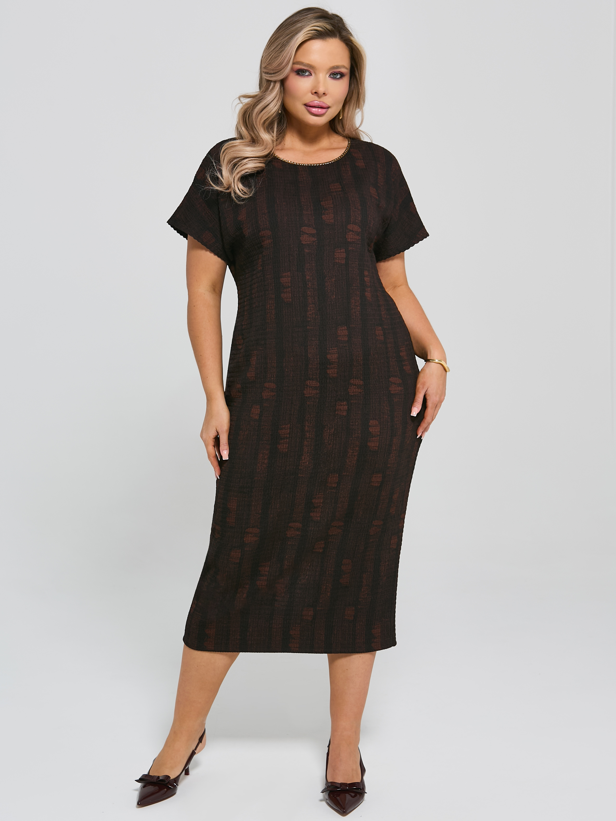 Платье-футляр коричневое из трикотажа гофре Dora(фото7)