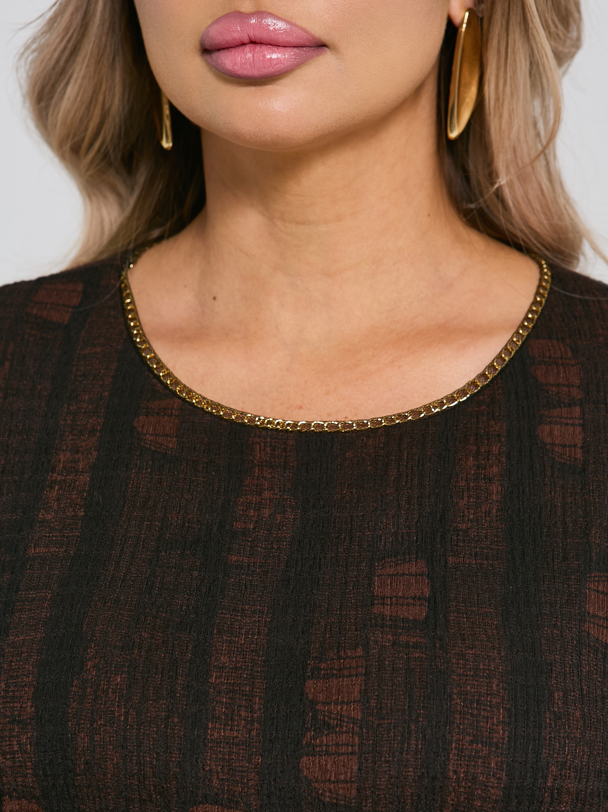 Платье-футляр коричневое из трикотажа гофре Dora(фото3)