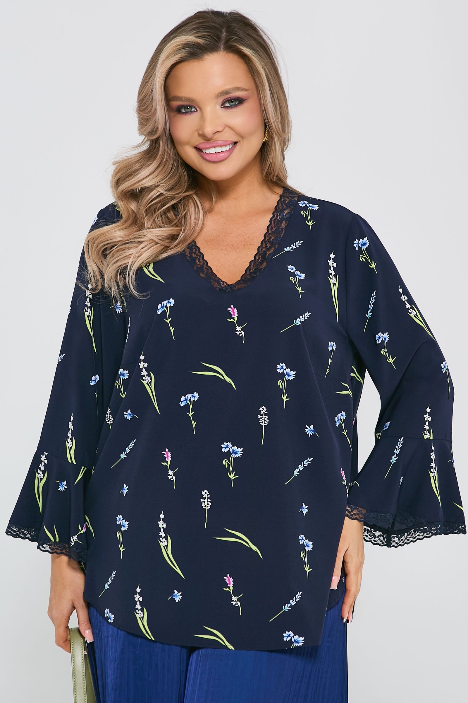 Блузка тёмно-синяя свободная с кружевом Dora