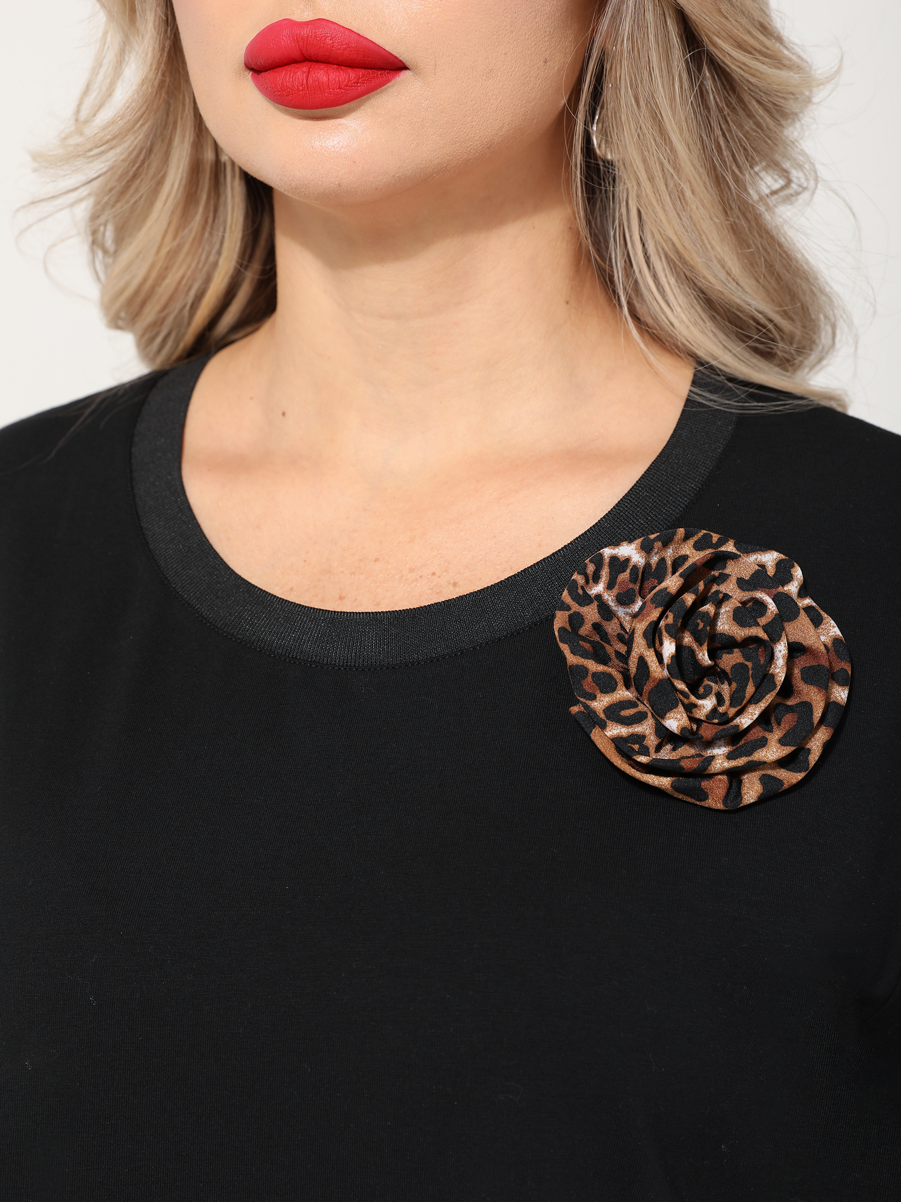 Платье трикотажное чёрное с брошью Dora(фото5)