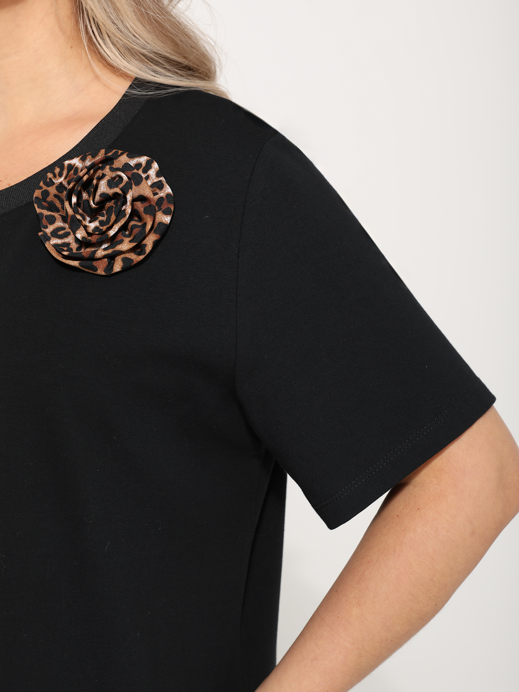 Платье трикотажное чёрное с брошью Dora(фото7)