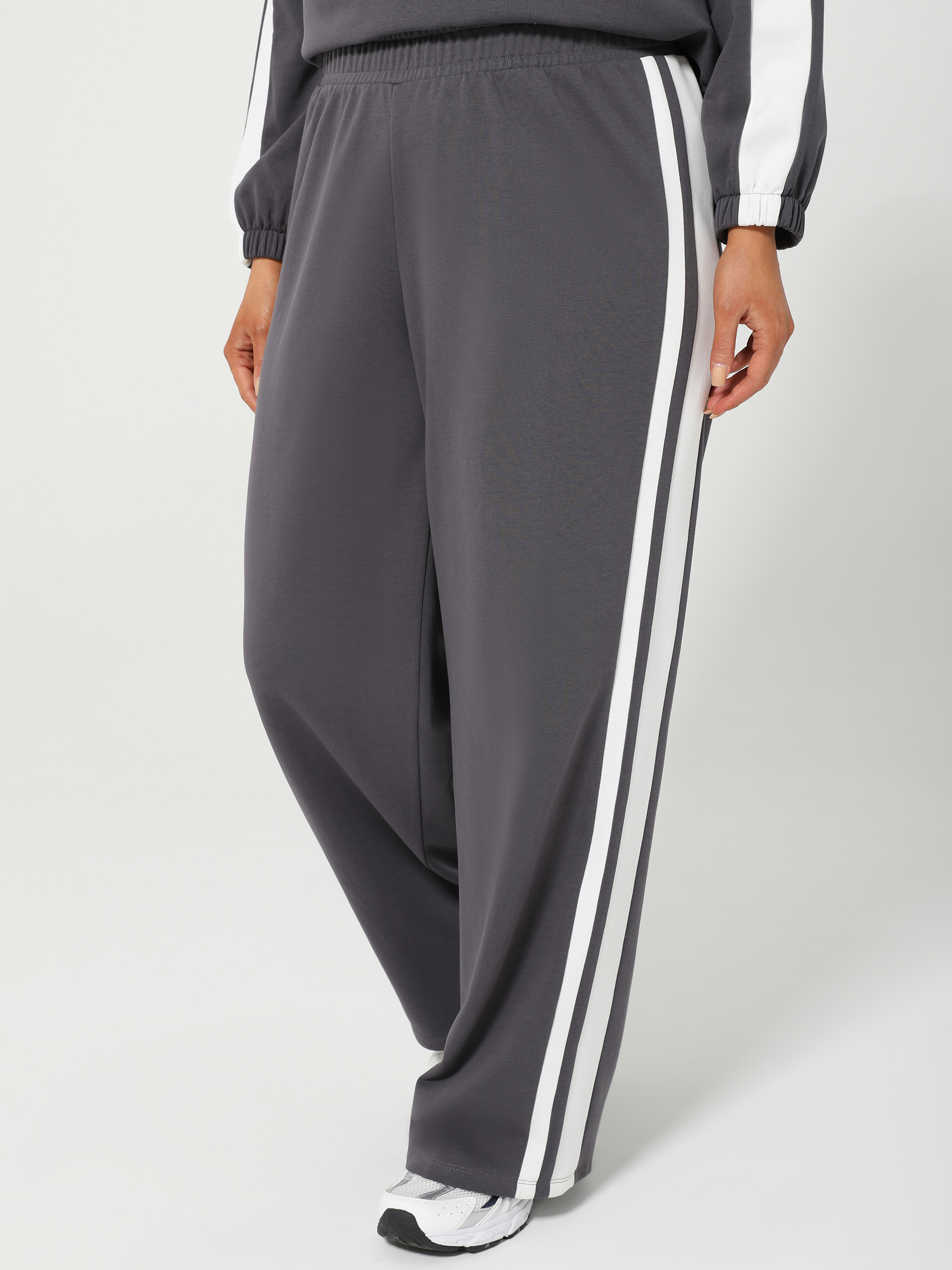 Брюки серые из футера с лампасами Dora(фото3)