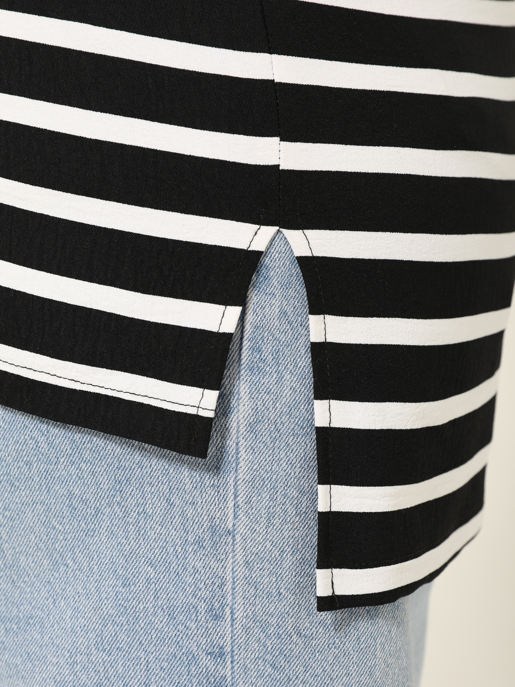 Блузка в чёрно-белую полоску Dora(фото6)