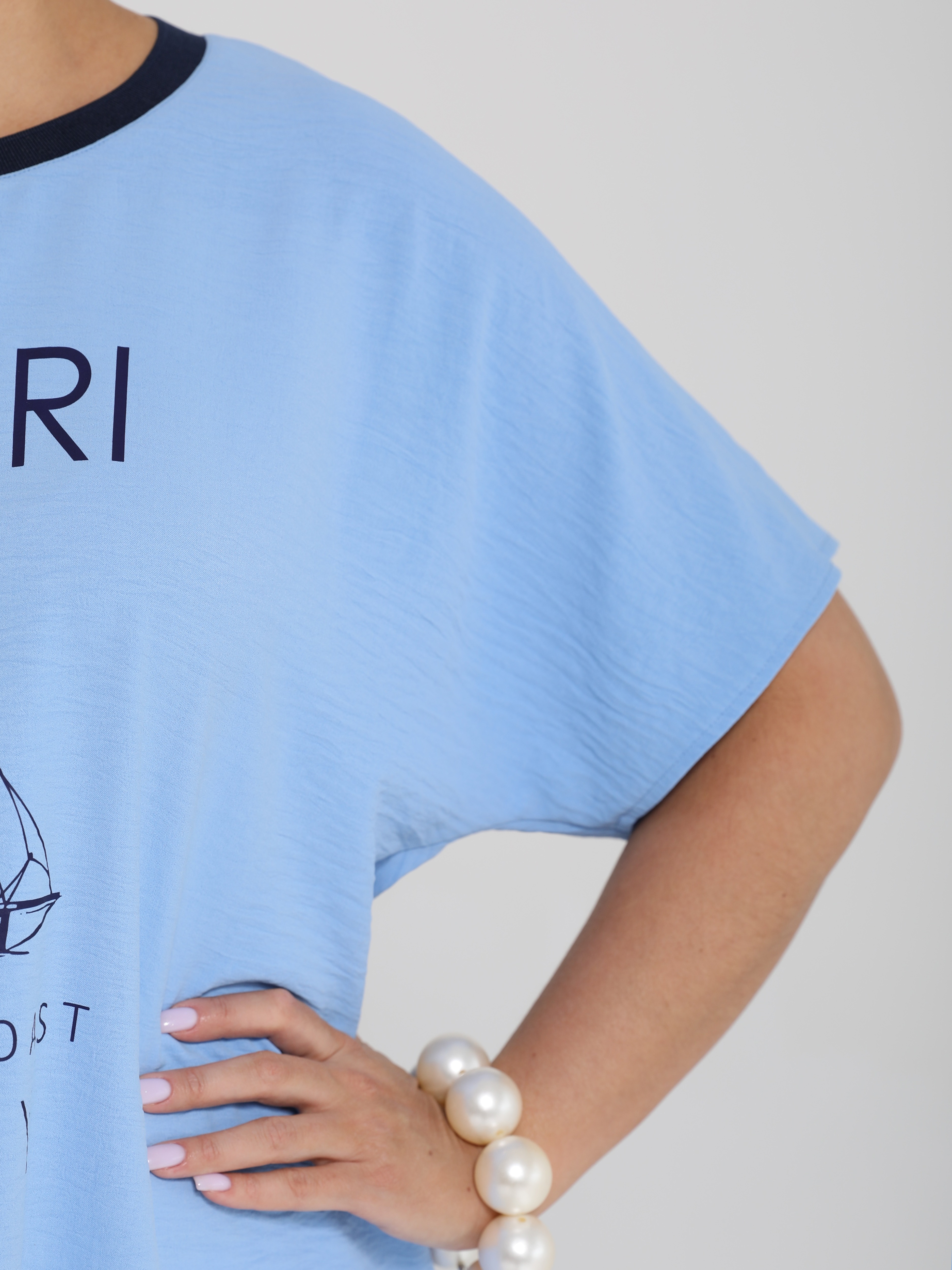 Блузка лёгкая голубая с принтом Dora(фото7)